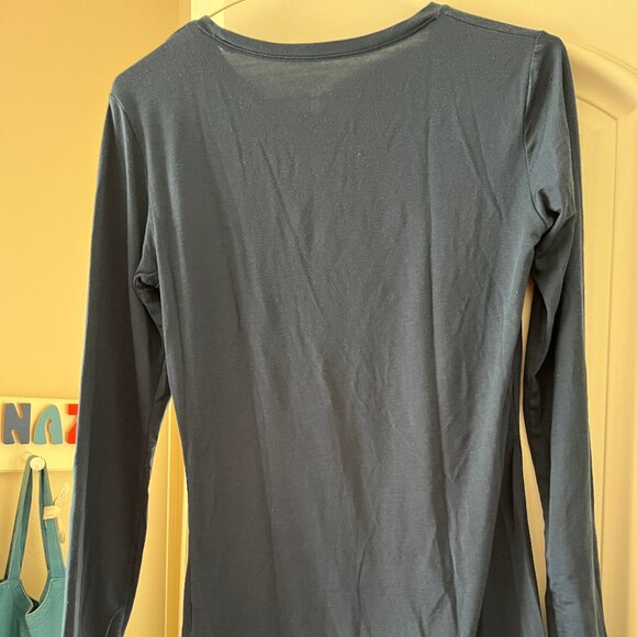 Uniqlo Heat Tech XS Navy Thermal Top - Picture 2 of 2